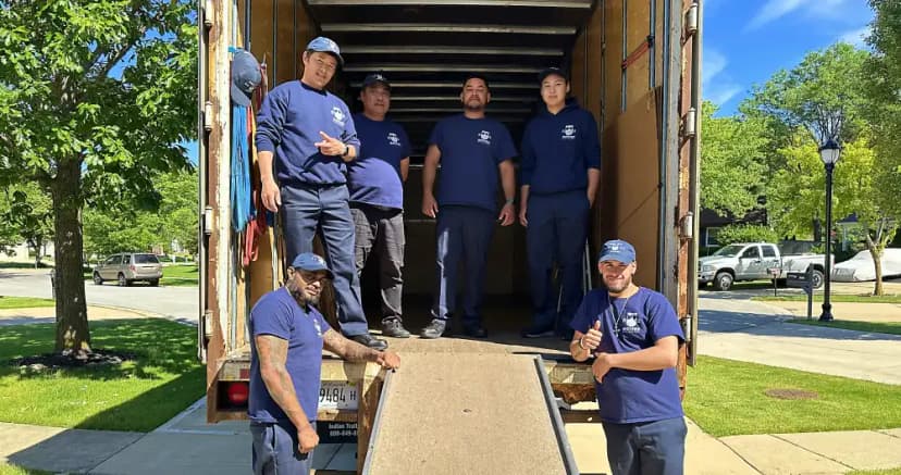 Windy City Movers professional crew at work